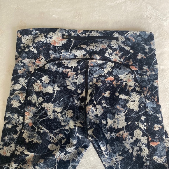 🎉 HOST PICK 🎉 Lululemon, Speed Up Crop *21”, Spring Bloom Multi, Sz 6 - Picture 8 of 11